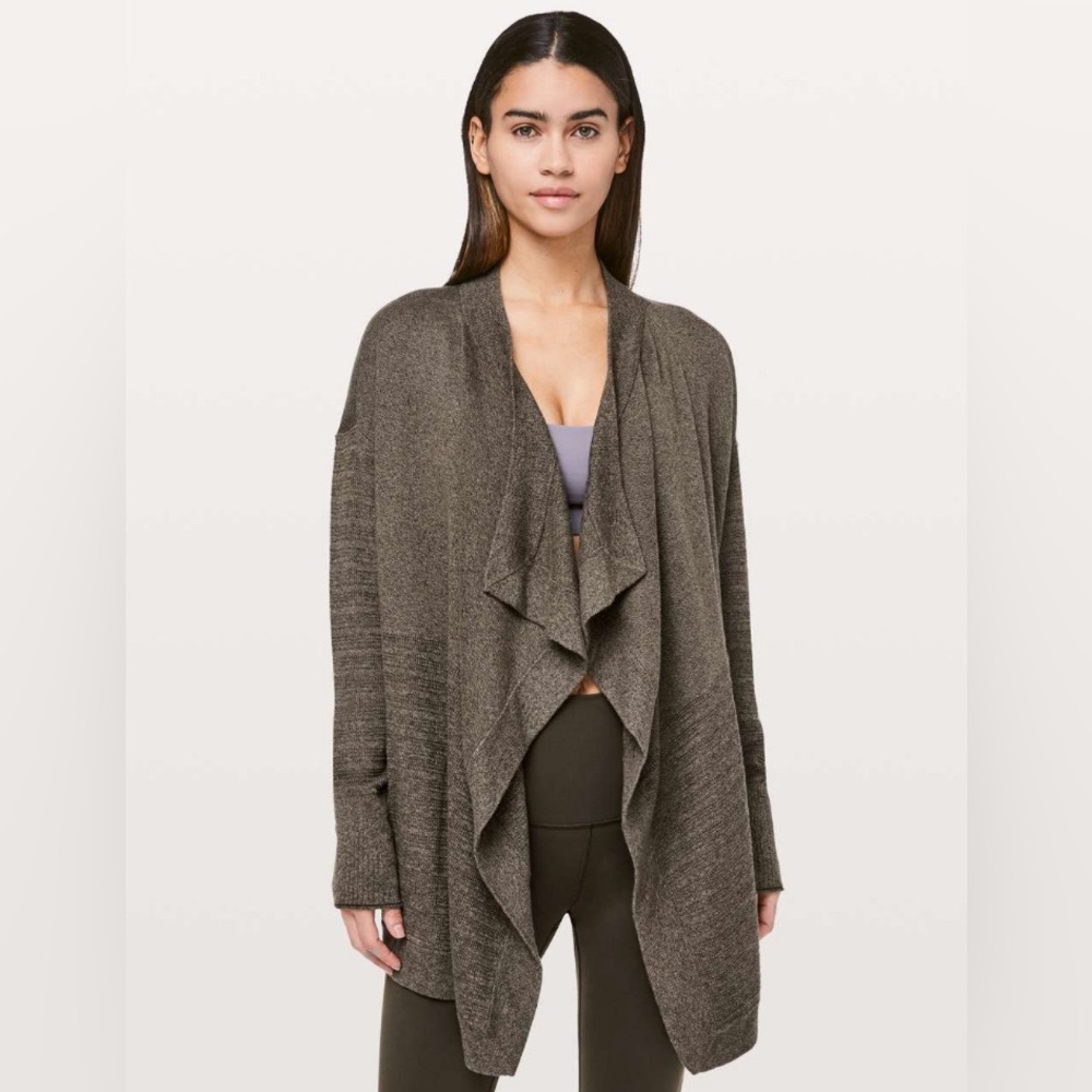 Lululemon Find Your Calm Wrap in Dark Olive, size 6